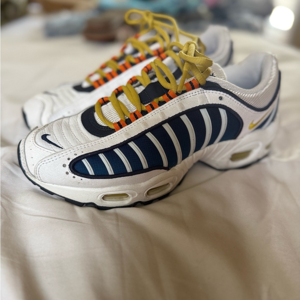 Nike women’s size 8 air max tail wind White/Navy Sneakers with Yellow Highlights